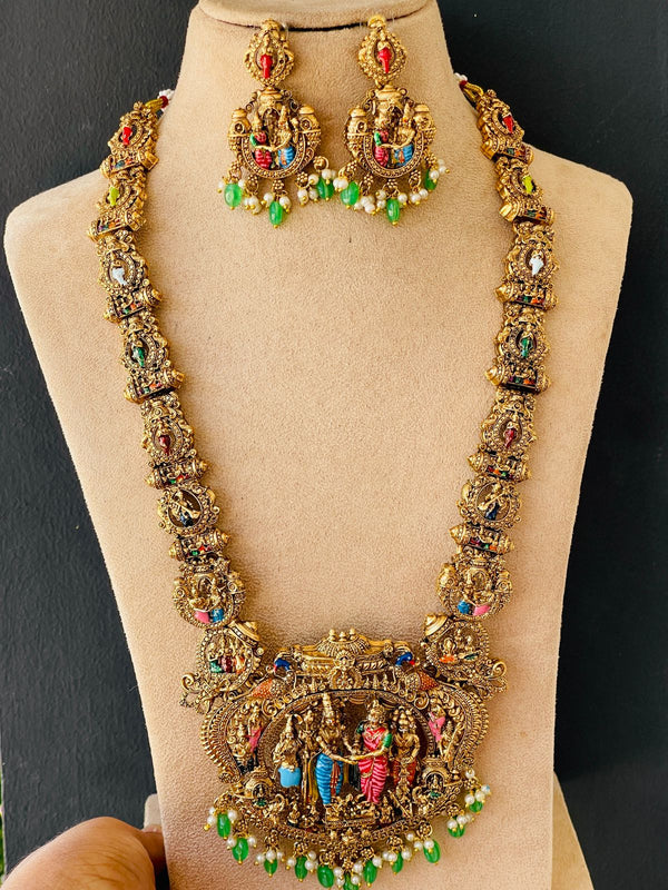 ✨ Hand-painted necklace set 🎨